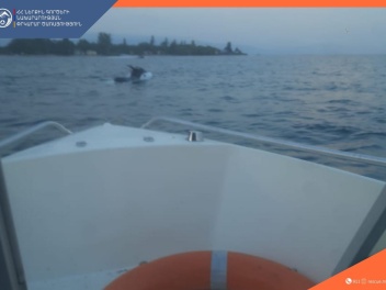 Սևանա լճում ջրային մոտոցիկլ է շրջվել. օգնությ...