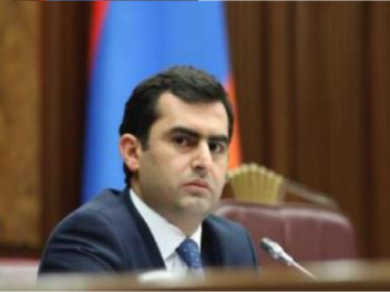 ՔՊ-ականներն զգուշանում են Հակոբ Արշակյանից․ «Հրապարակ»