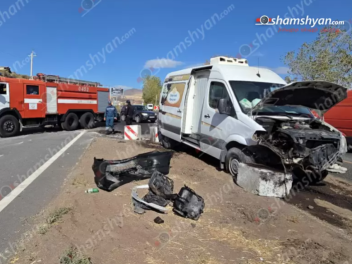 Երևան-Սևան ճանապարհին «Mercedes Sprinter»-ը բ...