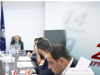 Բոլորն իրար դեմ են պայքարում. ամեն բան թողնված է ինքնահոսի․«Ժողովուրդ»