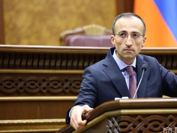«Ունա՞կ եք լսել». Թորոսյանը սպառնաց լրագրողնե...