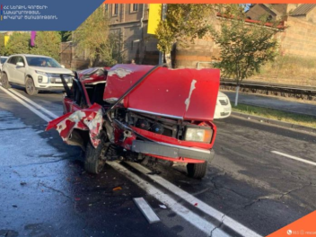 Վաղարշապատում բախվել են «VAZ»-ն ու «ZIL»-ը