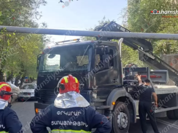 Երևանի Գրիբոյեդովի փողոցում «ԿԱՄԱԶ»-ը բախվել...