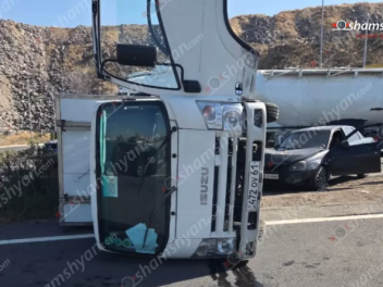 Կոտայքում բախվել են «Lada Priora»-ն ու բեռնատ...
