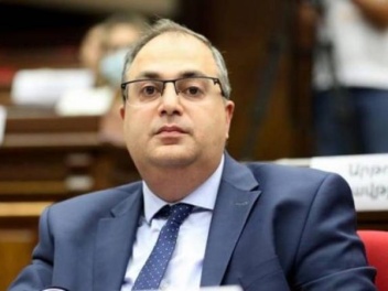 «Ես կնոջ ազգանուն վերցնո՞ղ տղա եմ»․«Հրապարակ»