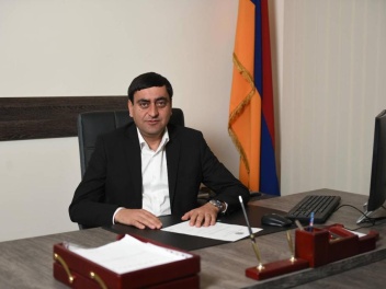 Արմավիրի մարզպետը պարբերաբար զբաղվում է Վաղար...