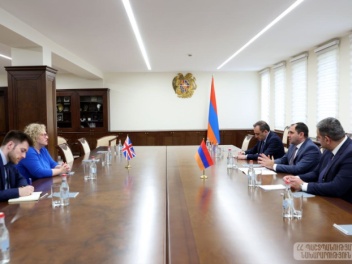Պապիկյանն ընդունել է Հայաստանում Միացյալ Թագա...