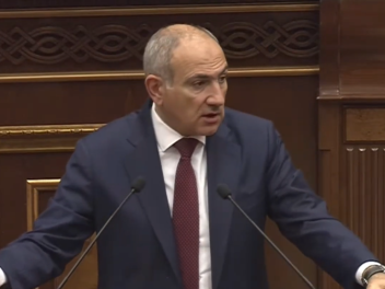 «Բա ինչի՞ եք նստել փափուկ աթոռներին», Փաշինյանը՝ ընդդիմությանը