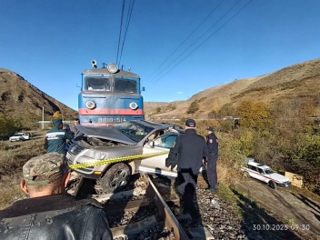 Սպիտակ–Արջուտ հատվածում գնացքը բախվել է ավտոմ...