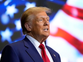 NYT: Трамп пытается заслужить место в раю мир...