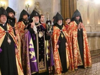 Բարձրաստիճան հոգեւորականները հակաքայլեր են ձեռնարկում իշխանությունների դեմ ․«Հրապարակ»