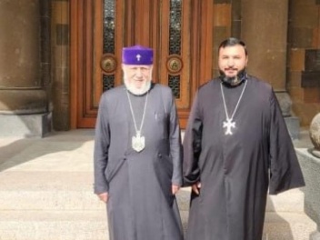 Վեհափառի տնօրինությամբ՝ Տեր Զարեհ քահանա Աշու...