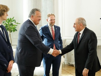 Փաշինյանն ընդունել է Ժան–Շառլ Սամուելյանին և Նուբար Աֆեյանին