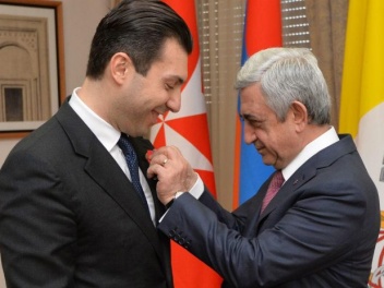 Միքայել Մինասյանը կապ ունի՞ գրքերի գողության...