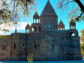 Այս օրերին ողջ իրավապահ և դատական համակարգը լծված է հակաեկեղեցական ապօրինի հրահանգների իրագործմանը․  Մայր Աթոռ