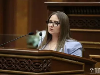 Պաստառի վրիպակի վրա ՔՊ-ի հիստերիան խոսում է մ...