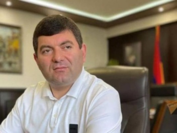 Որտեղ է նստած Դավիթ Համբարձումյանը․ «Հրապարակ...