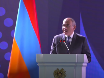 Արաքս գետից մենք ավազ արդյունահանելով` մեր եր...