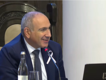 Բանակ տանելուց սմայլիկ դնենք, որ պոզիտիվ տոն...