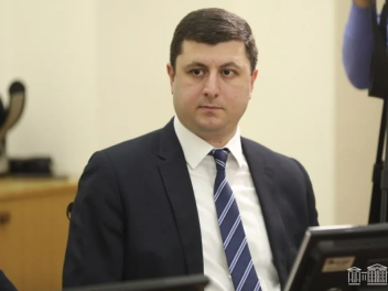 Իշխանության համար բանակը վերածվել է քարոզչակա...