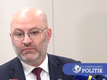 Եկեք պարոն Սարուխանյանի զոքանչ չֆիքսենք, ինքը...