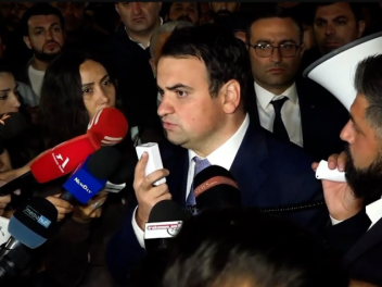 «Գյուղերում մարդկանց են ուղարկում, ցուցում տան՝ դուրս չգալ, չհանդիպել մեզ». Նարեկ Կարապետյան