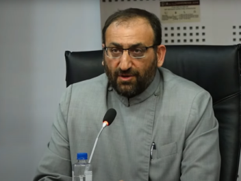 Եկեղեցին տկարացնելու, եկեղեցականներին վարկաբե...
