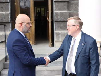 Շիրակի մարզպետն ու Կանադայի դեսպանը քննարկել...