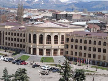 ԱԱԾ հատուկ ջոկատայինները մտել են Գյումրու քաղ...