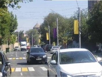 Դրոշի փոխարեն՝ գունավոր կտորներ. Մեխակյանը վախեցել է, որ դրոշը դուր չի գա Փաշինյանին․ «Հրապարակ»