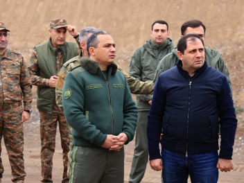 Պաշտպանության նախարարն ու ՔԿ նախագահը այցելել են բանակային դիրքեր և պարգևատրել զինծառայողներին