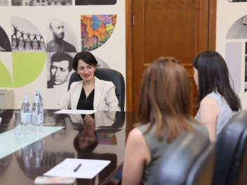 Ժաննա Անդրեասյանը ուսուցիչների հետ հանդիպմանը...