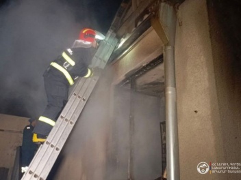Երևանի Լեփսիուսի փողոցի տներից մեկում հրդեհ է...