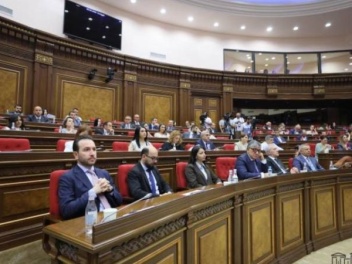 ՔՊ-ում շատերն են վախենում Աստծո նզովքից․ «Հրա...