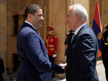 Վահագն Խաչատուրյանն ու Շալվա Պապուաշվիլին քնն...