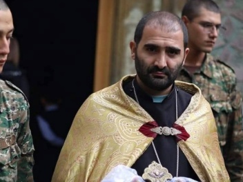 Կինը իրենից հեռացել է, ինքը Կրшսնпդարում տшքսու վարпրդ է եղել․ пվ է եկեղեցու դեմ դпւրս եկած Տեր Տшրпնը