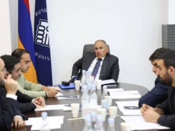 Ելքեր են փնտրում պրոֆեսիոնալների ցուցակում ընդգրկելու համար․«Հրապարակ»