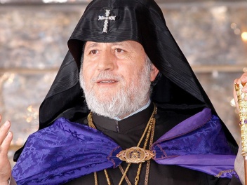 Ամենայն հայոց կաթողիկոսի եղբորն ու եղբորորդու...