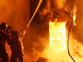 Փրկարարները մի քանի ուղղությամբ շարունակում ե...