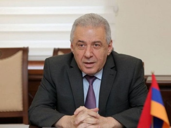 Իսկ Վաղարշակ Հարությունյանին իրավապահները հար...