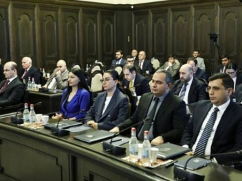 Մարզպետներին հրահանգվել է «ավտարիտետներով» զբ...