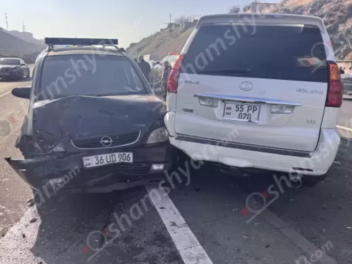 Կոտայքում բախվել են «Lexus»-ն ու «Opel»-ը
