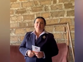 Գեղակերտի դպրոցի տնօրեն Անուշ Համբարձումյանին...