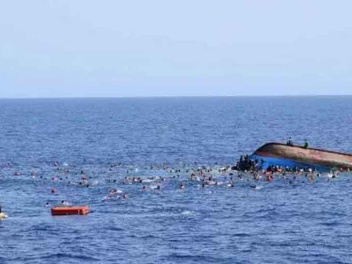 Լիբիայի ափերի մոտ ներգաղթյալներ տեղափոխող նավ...