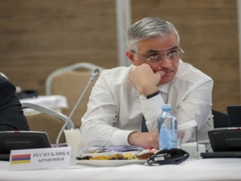 Մհեր Գրիգորյանը տեսակապի միջոցով մասնակցել է...