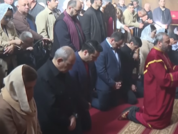 Կիրակի գնում եմ եկեղեցի, ծնկի եմ գալիս և իմ մ...