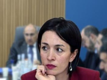 Ժաննա Անդրեասյանի դեմ բունտ է հասունանում. նրա վարքագիծը պետք է քննվի ՔՊ վարչությունում. «Ժողովուրդ»