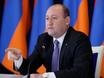 Ինչպես ասում են, «свято место пусто не бывает...