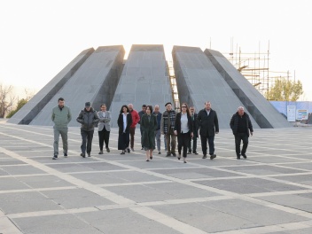 ԿԳՄՍ նախարարը հետևել է Հայոց ցեղասպանության հ...