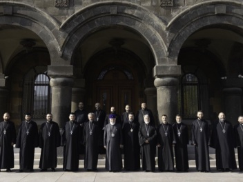 Վեհափառը հոգևոր հովիվներին պատգամել է ամեն ջա...